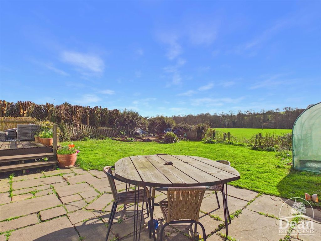 Property photo 2 of 32