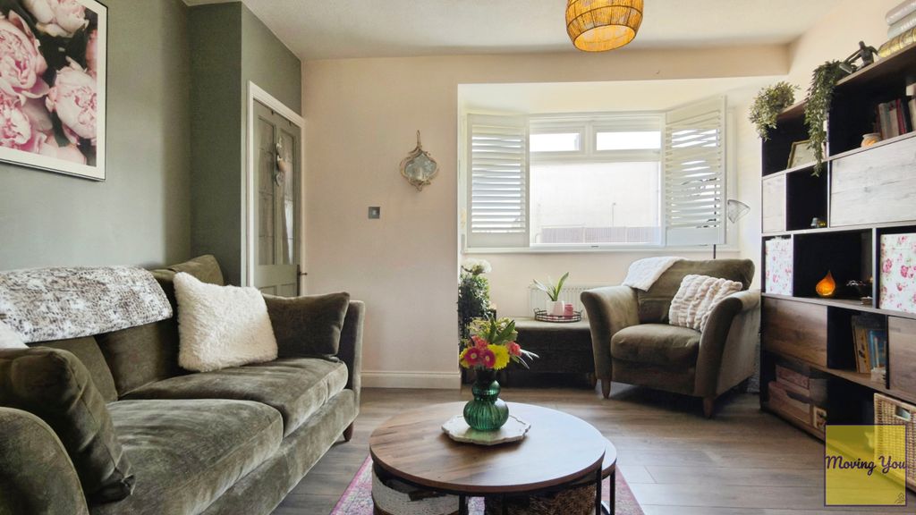 Property photo 3 of 20 Lounge