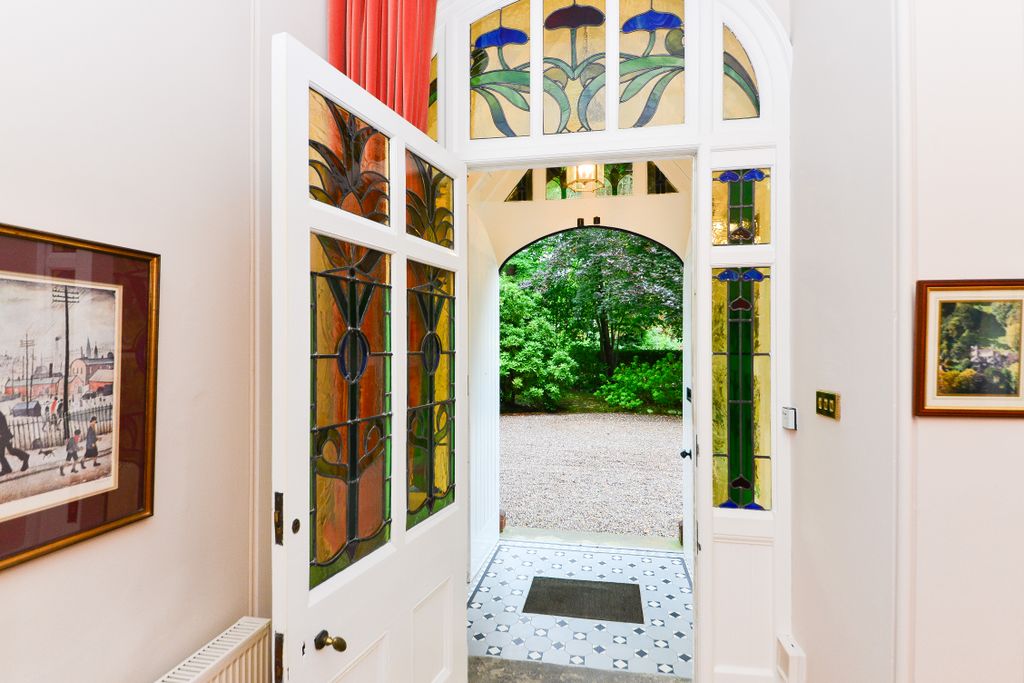 Property photo 3 of 32 Entrance Porch