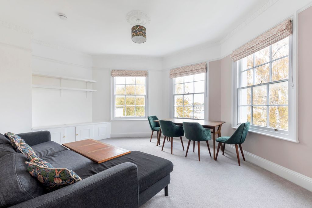 Property photo 2 of 7 Flat 4, 23 Pittville Lawn-02