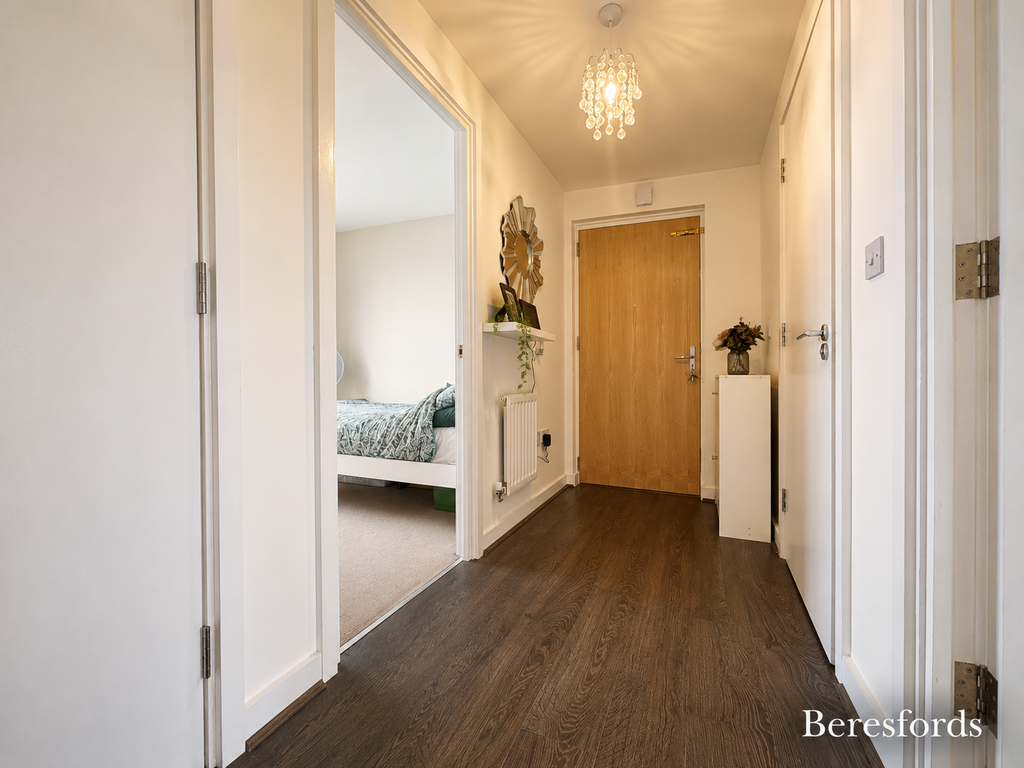 Property photo 2 of 14 Hallway