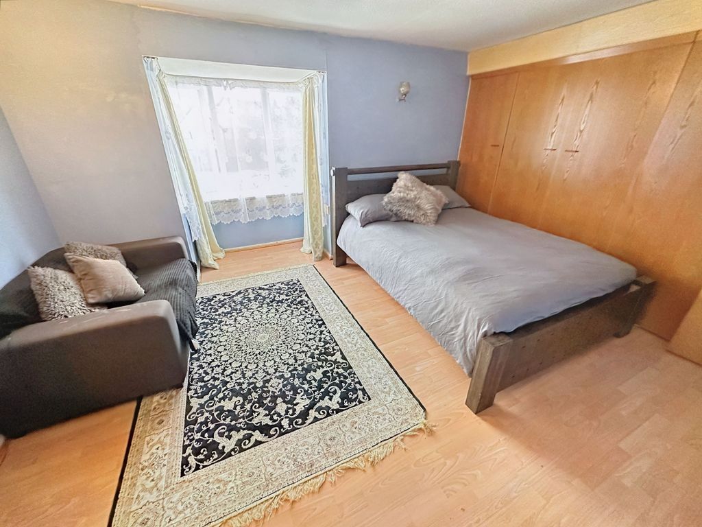 Property photo 3 of 7 Gallery