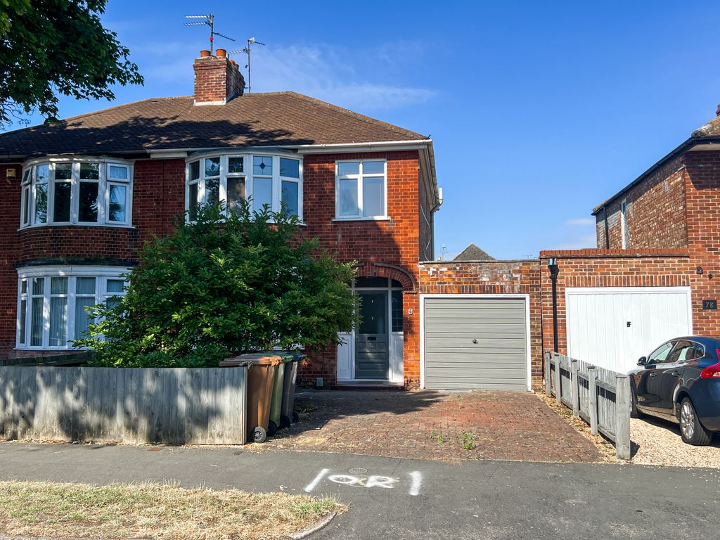 Property photo 1 of 15 3 Bed Semi Detached To Rent