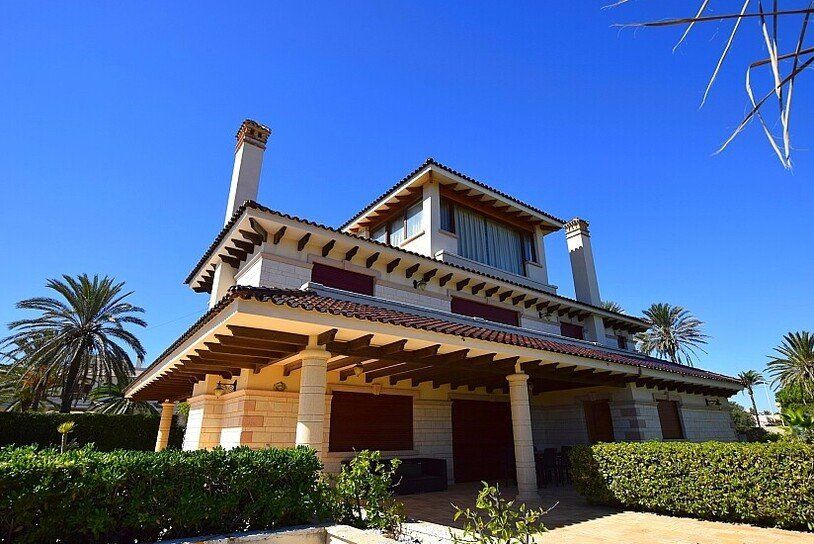 Property photo 2 of 43