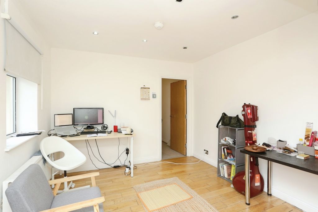 Property photo 3 of 10 Photo