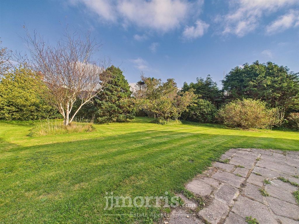 Property photo 3 of 34 Externally