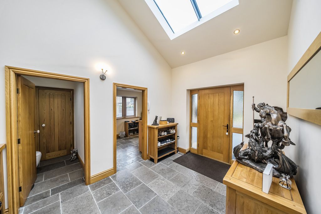 Property photo 3 of 38