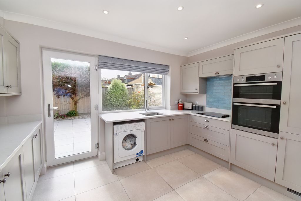 Property photo 3 of 12