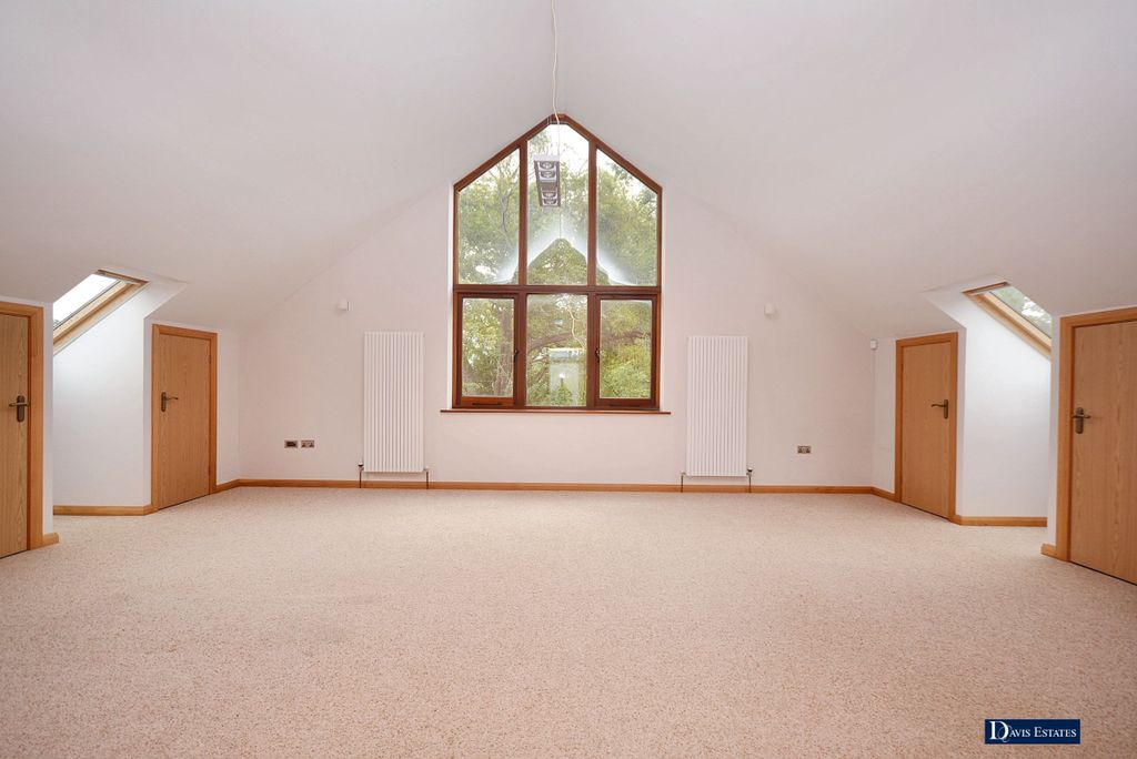 Property photo 3 of 27