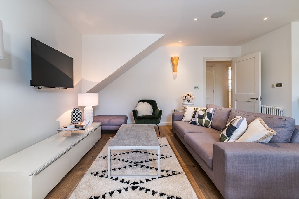 Additional image 9 of 4 bed flat for sale85 Petersham Road, Richmond TW10