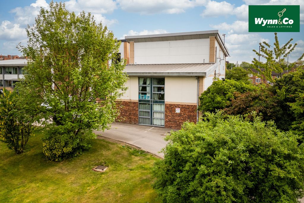 Property photo 2 of 9 Front (Exterior)