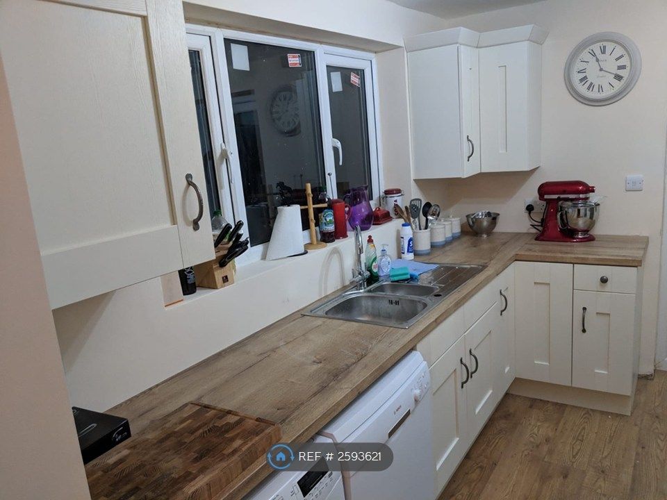 Property photo 2 of 5 Kitchen