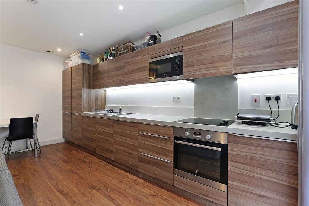 Property photo 2 of 9 Kitchen.Jpeg