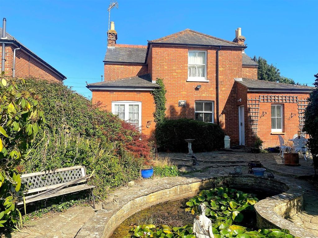 Property photo 2 of 30 100 Cooden Sea Rd - Rear3.Jpg