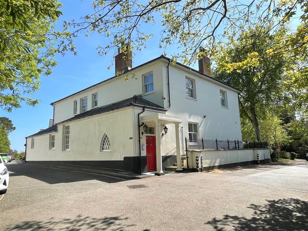 Property photo 1 of 20 Mowbray Court