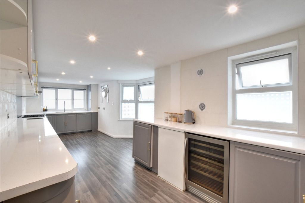 Property photo 2 of 23 Picture No. 08