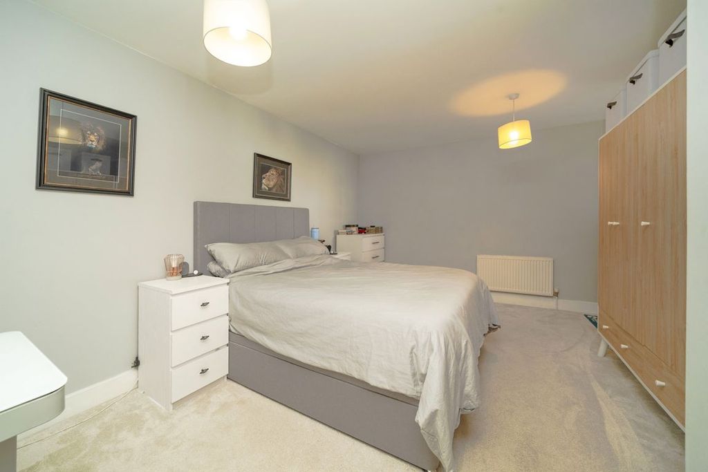 Property photo 3 of 6