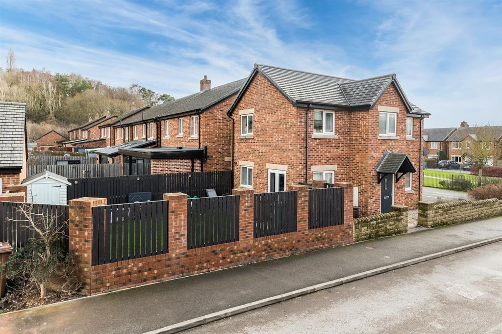 Property photo 1 of 30 Thomas Drive