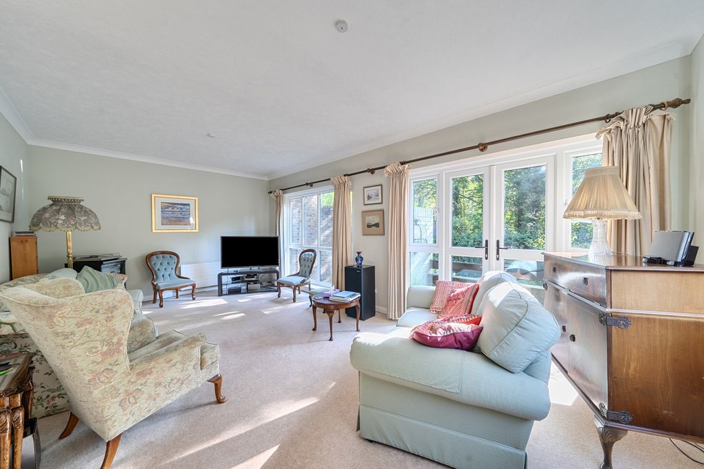 Property photo 2 of 20 1447274-15-69E893...