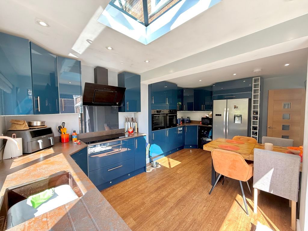 Property photo 2 of 25 Kitchen/Diner