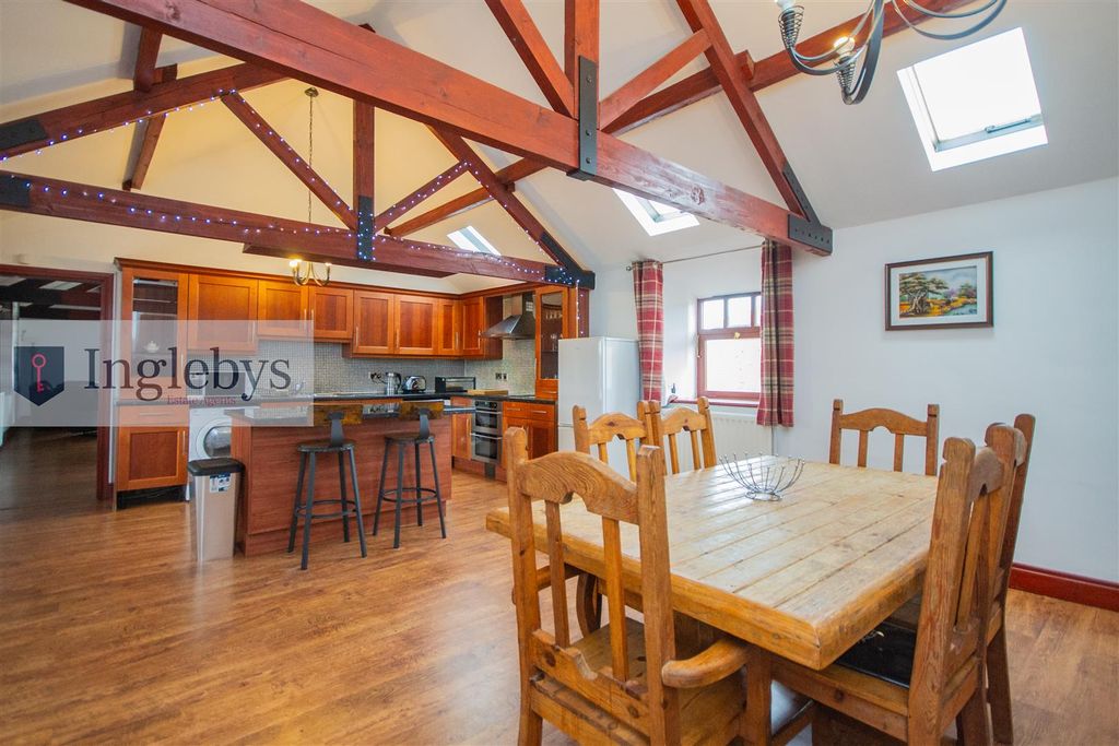 Property photo 3 of 30