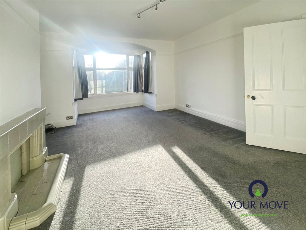 Property photo 2 of 10 Lounge