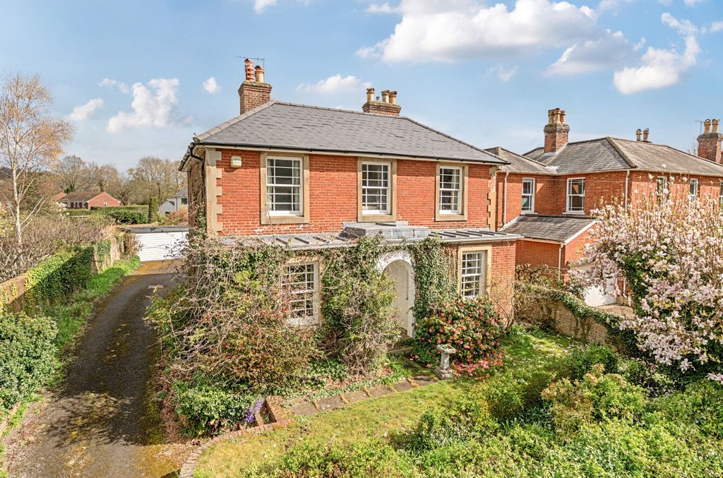 Property photo 1 of 21 Front Aspect