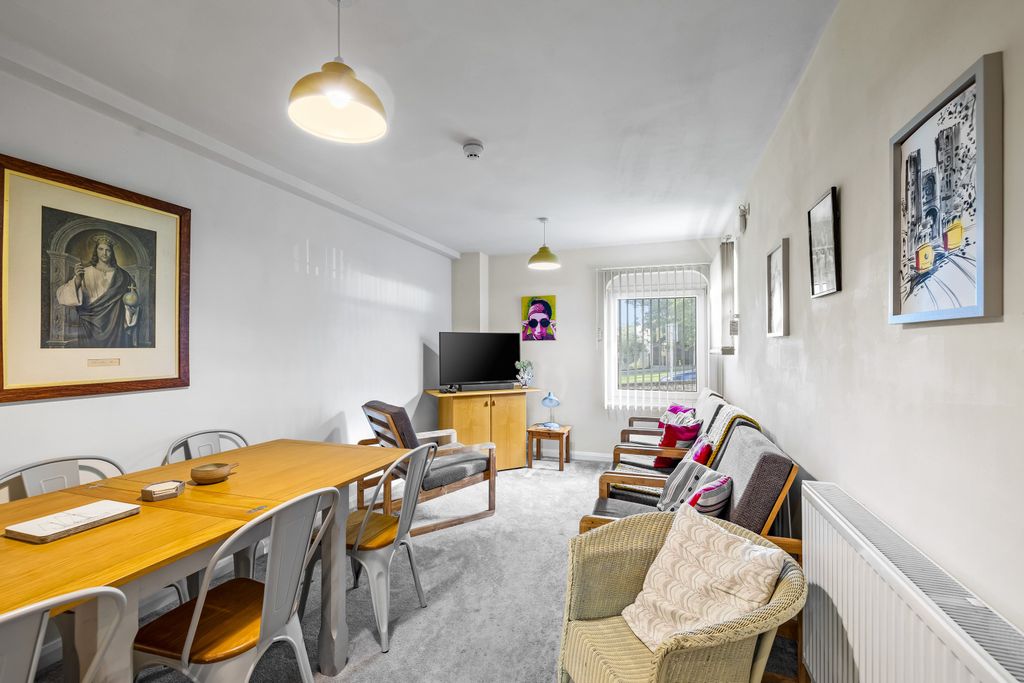 Property photo 3 of 9 0033