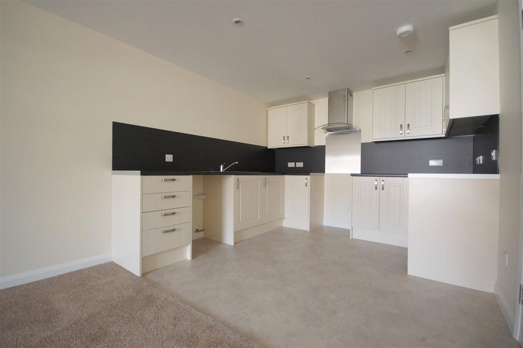 Property photo 2 of 9 Kitchen
