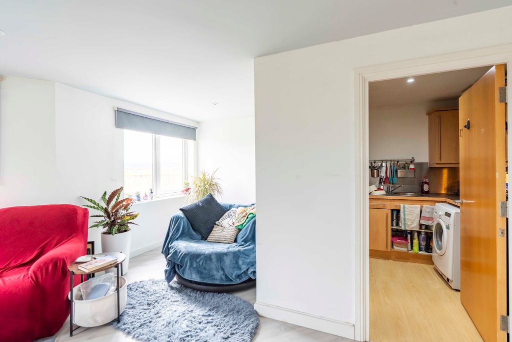 2 bed flat for saleWoodacre, Portishead BS20 photo 5