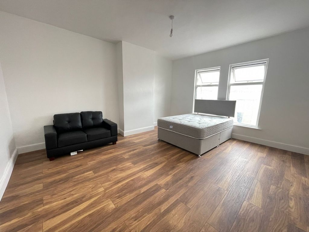 Property photo 1 of 9 Picture No. 04