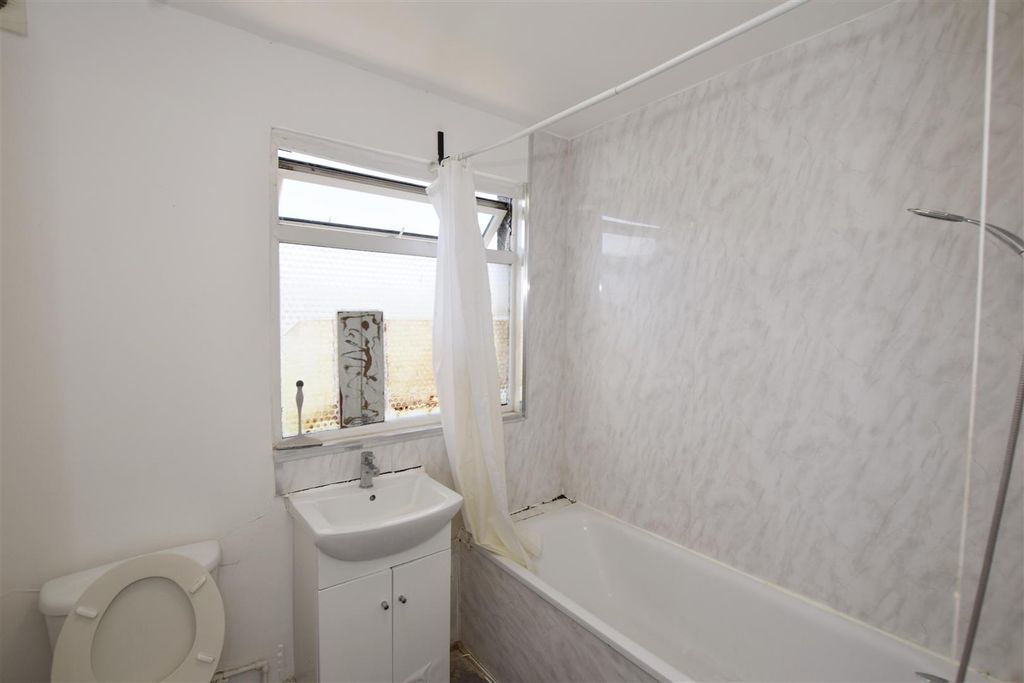 Property photo 2 of 10 Bathroom.Jpg