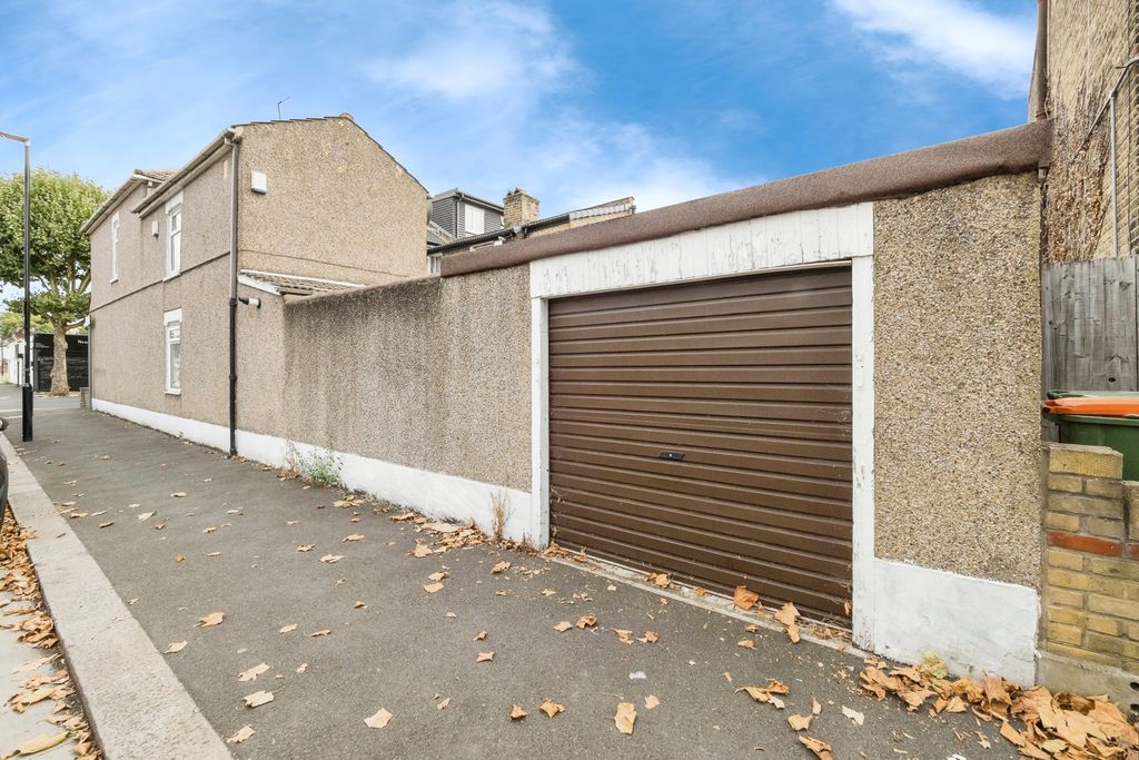 Property photo 1 of 17 Photo