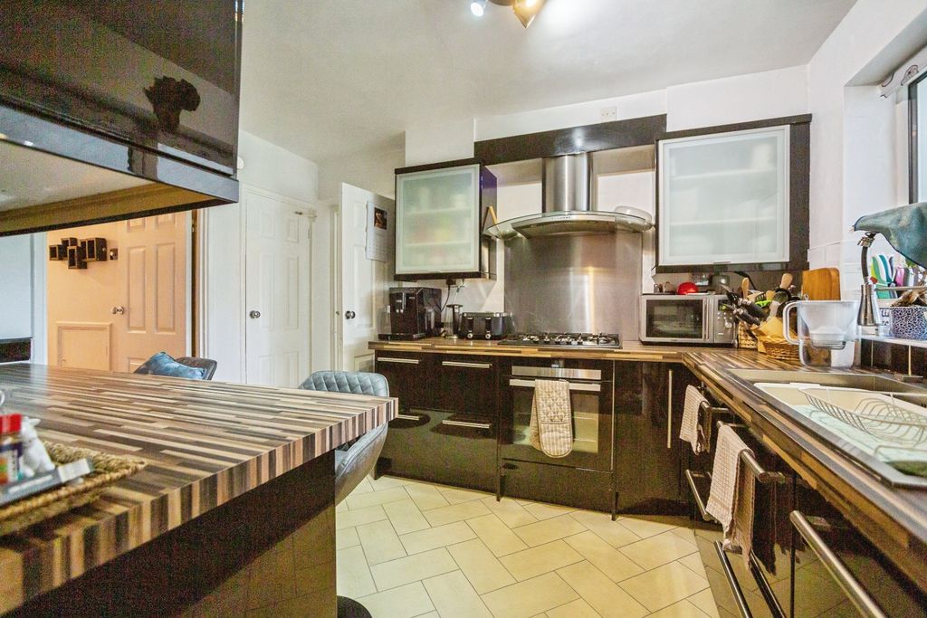 Property photo 3 of 20 243A2855