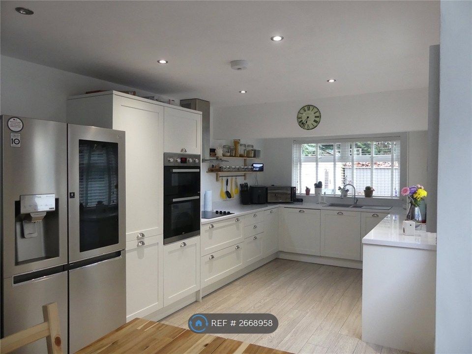 Property photo 2 of 8 Kitchen