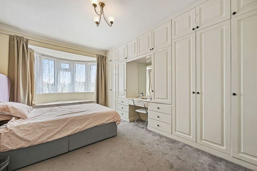 Property photo 3 of 33