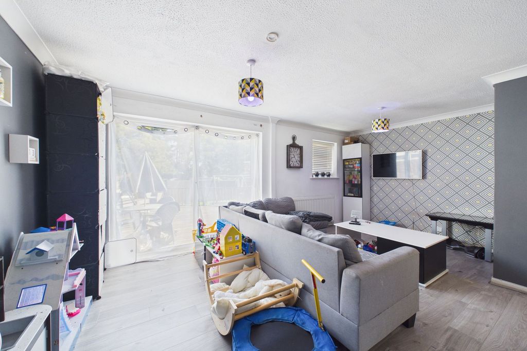 Property photo 3 of 16
