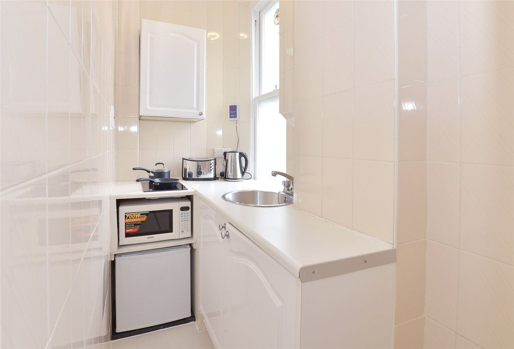 Property photo 3 of 7 Kitchen
