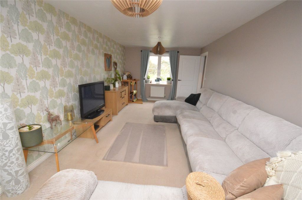 Property photo 3 of 22 Living Room