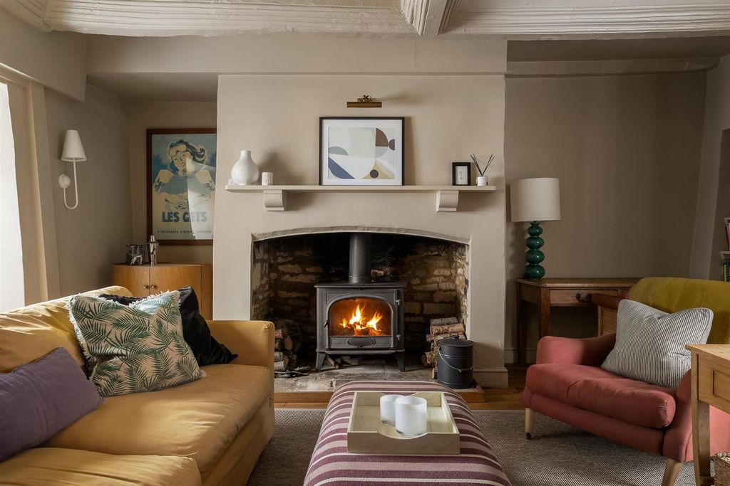 Property photo 3 of 28 21 - Dairy Cottage - Gl7 5Jx - Web.Jpg