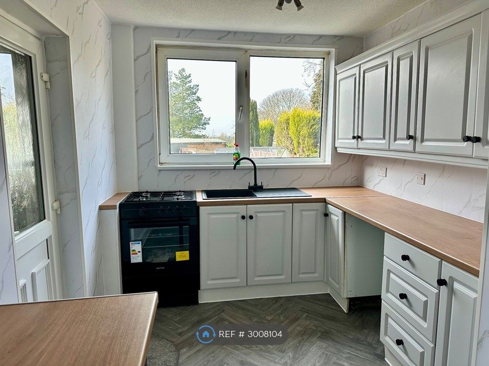 Property photo 3 of 19 Kitchen