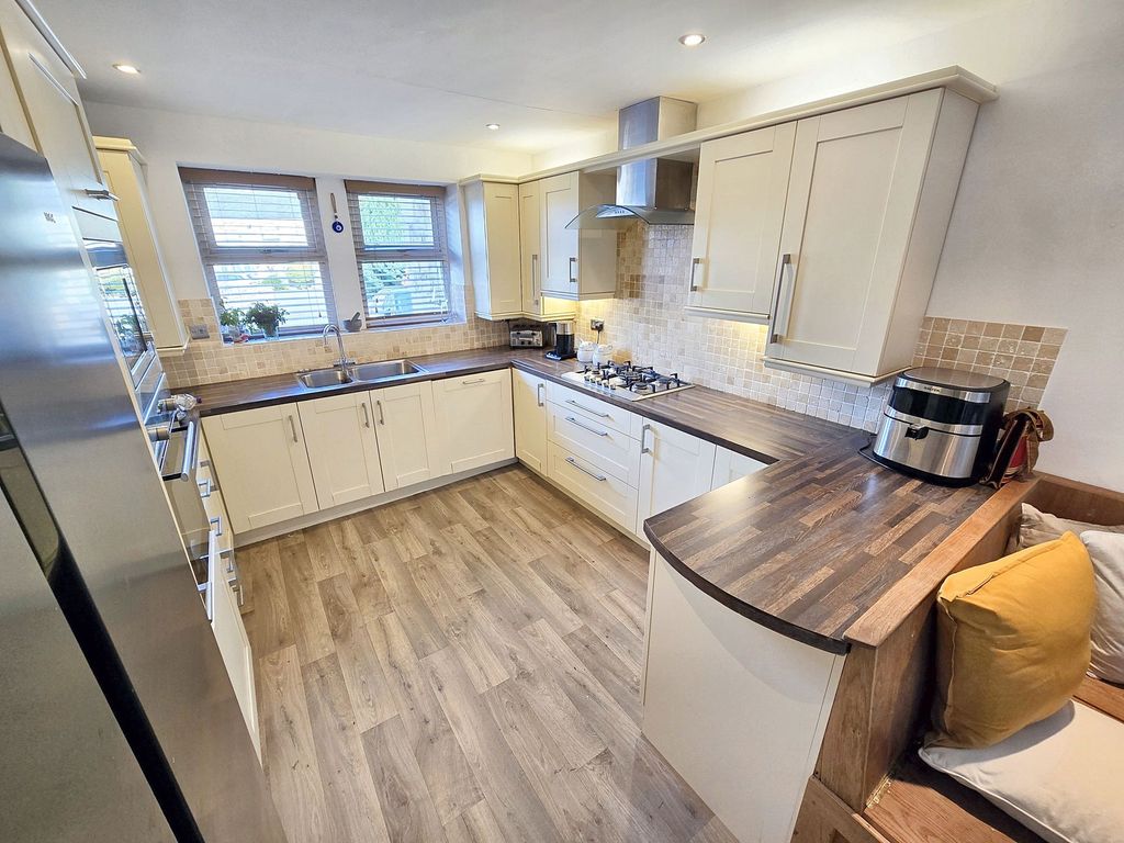 Property photo 2 of 24