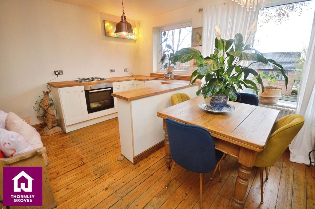Property photo 3 of 21 Kitchen/Dining Room