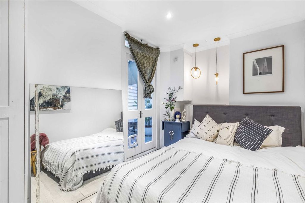 Property photo 3 of 7