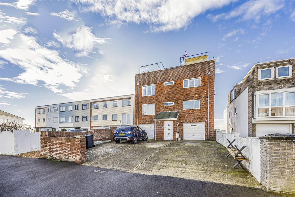 Property photo 3 of 27 The Penthouse, 22 Bembridge Drive, Hayling Island-