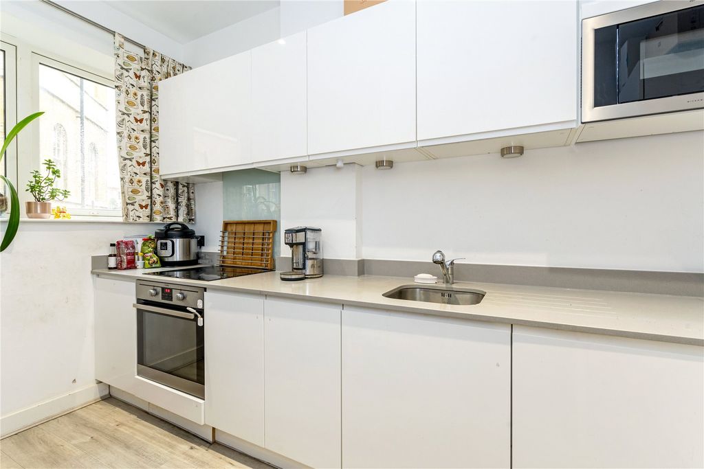 Property photo 2 of 10 Kitchen