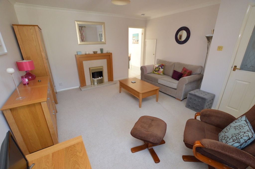 Property photo 2 of 16 Living Room