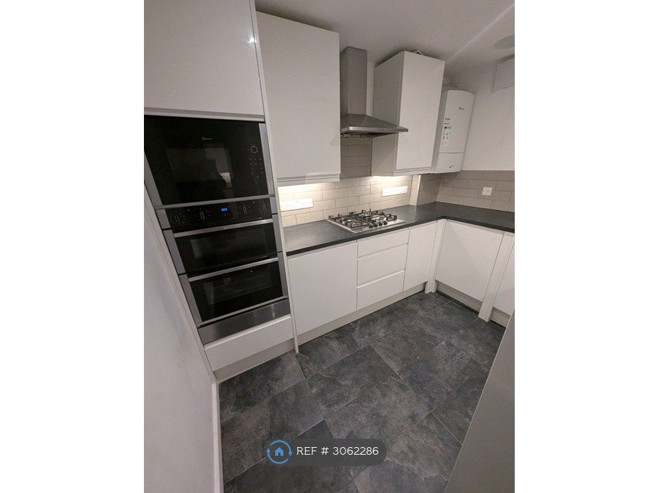 Property photo 2 of 22 Kitchen 1