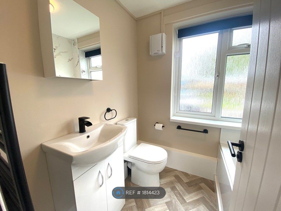 Property photo 3 of 10 Newly Renovated Bathroom