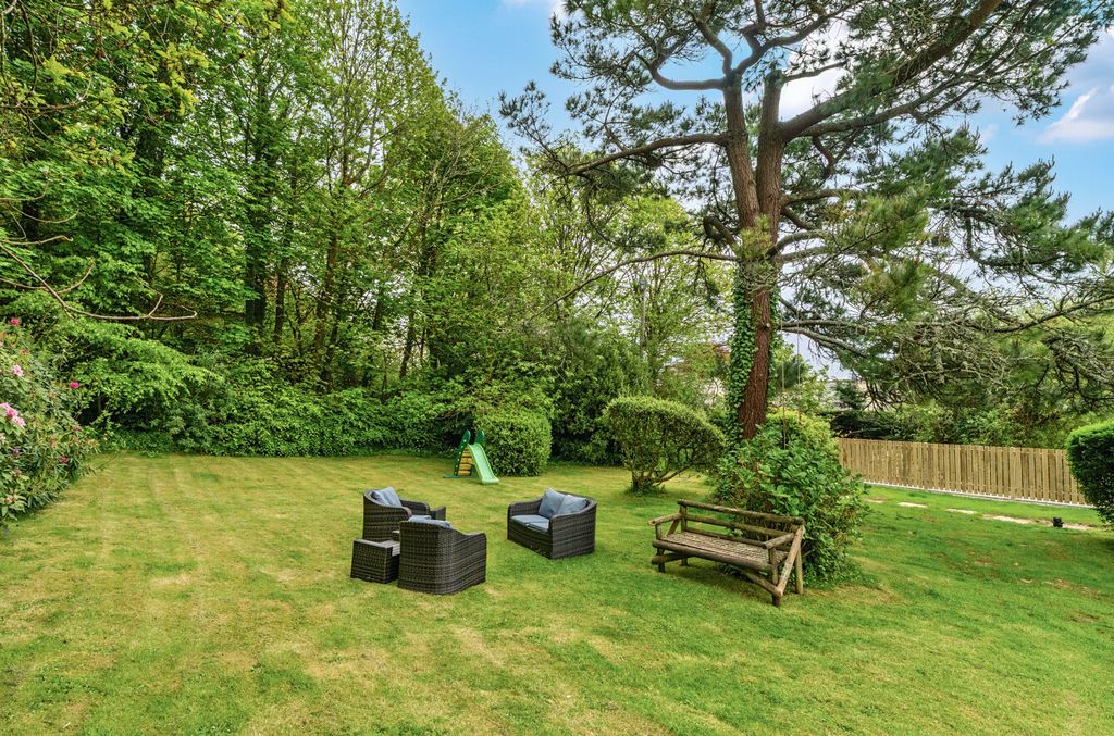 Property photo 3 of 15 Gardens